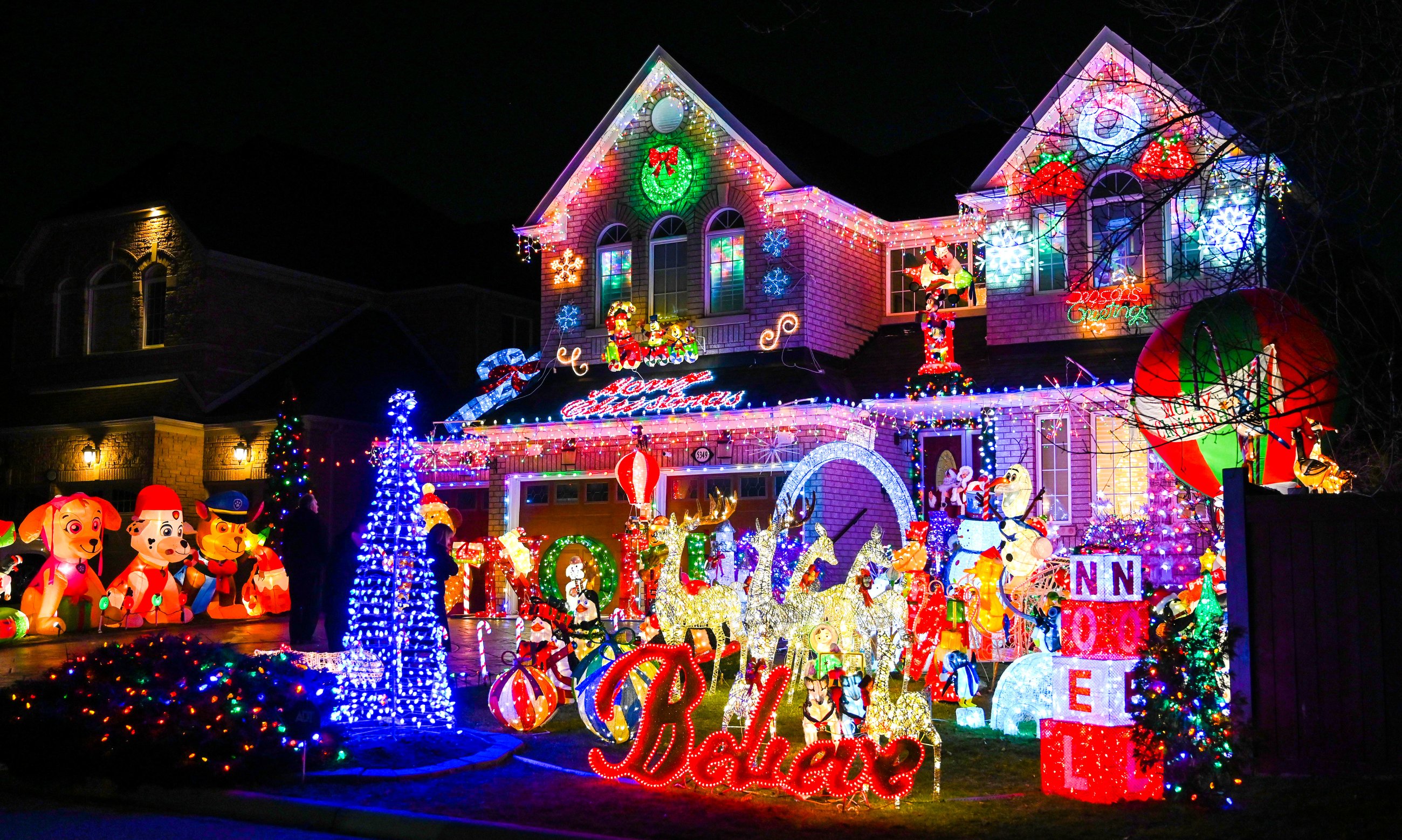 WALKABOUT: Explore holiday light displays at Mississauga homes